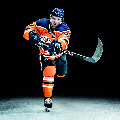 Connor McDavid in der Ausrüstung CCM Jetspeed