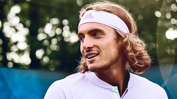 Stefanos Tsitsipas und die neue Bekleidung Adidas