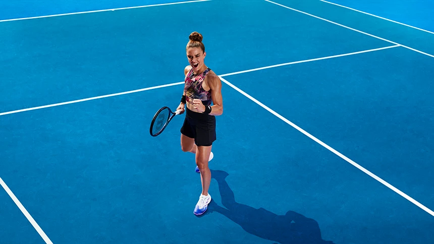 Maria Sakkari in adidas Melbourne 2023 Tennisbekleidung